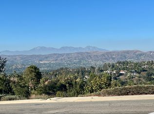 880 S Trailblazer Cir, Anaheim, CA 92807