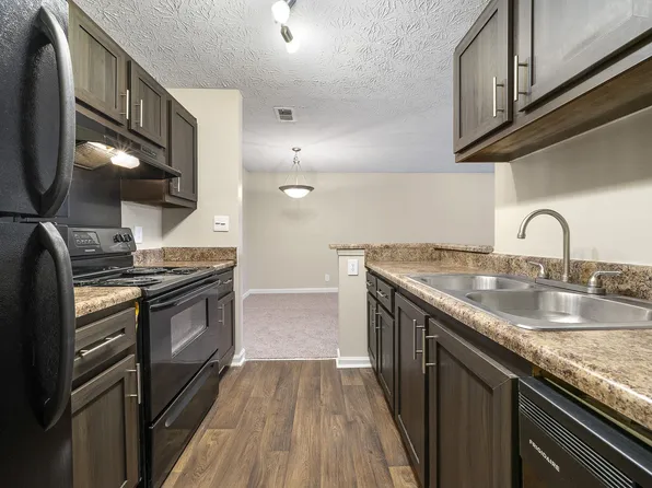 The Greens at Cascade Apartment Homes