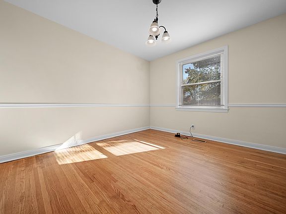 Wonderful Dining room that your family will enjoy gathering together and sharing meals.