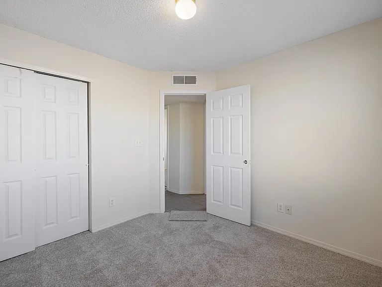 2987 Tierra Cortez Ave #B — Photo 18