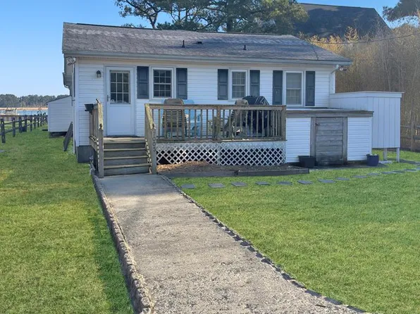 7005 Pine Dr, Chincoteague Island, VA 23336