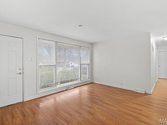 2nd image of 10229 Edgefield Dr
