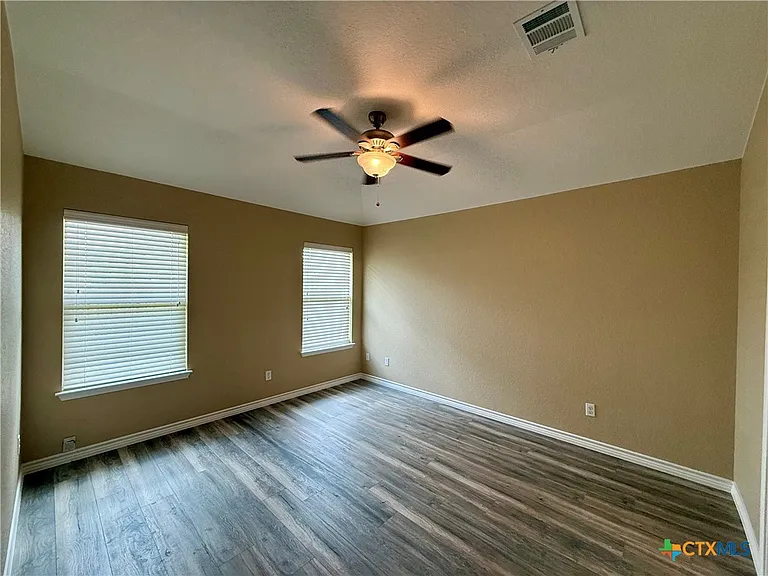 101 Salas Dr — Photo 10