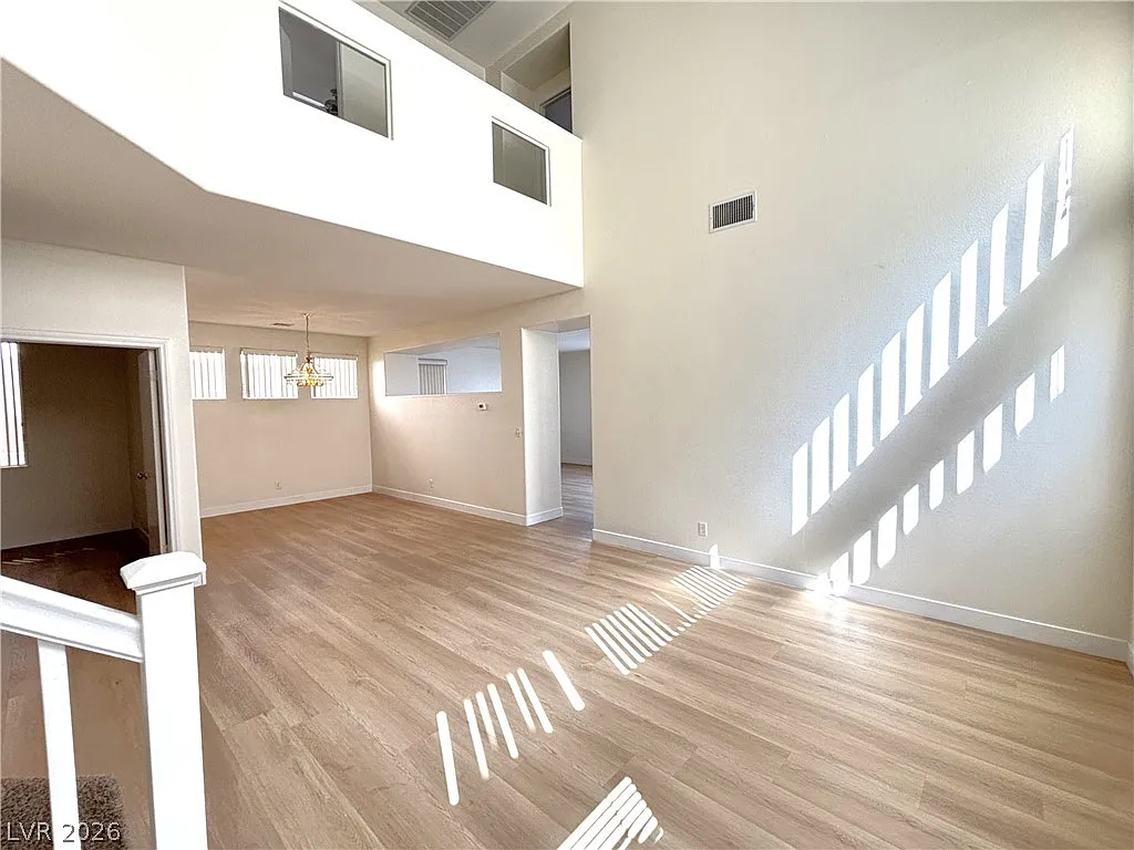 5 bed, 4.0 bath, 2547 sqft, $2,490 — Photo 3