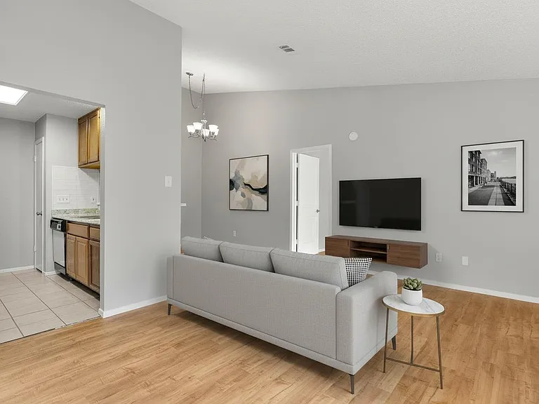 413 Country Aire Dr — Photo 3