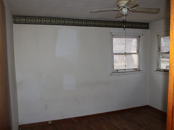 2nd image of 1705 NW Lindy Ave