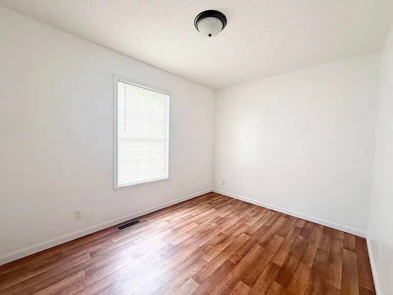 137 McCawley St — Photo 19