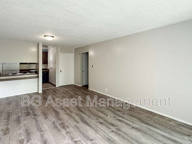 1st image of 944 Fletcher Ln APT 11