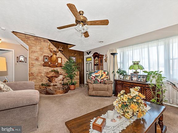 3rd image of 11 S Meadow Dr