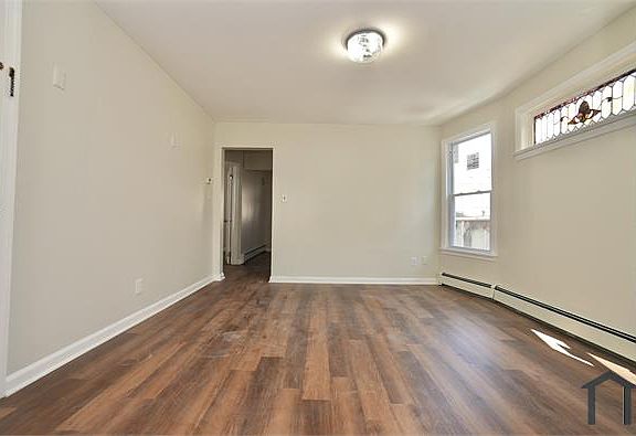 3rd image of 100 William St APT 1