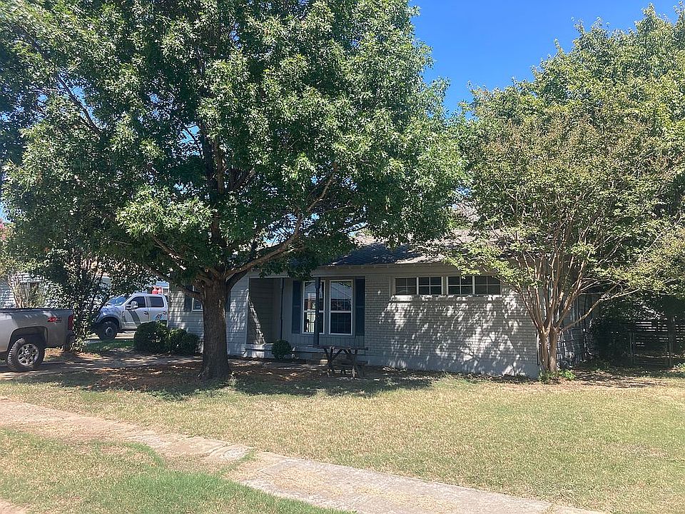Shady front yard 