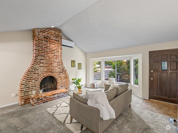 5th image of 6016 44th Avenue NW