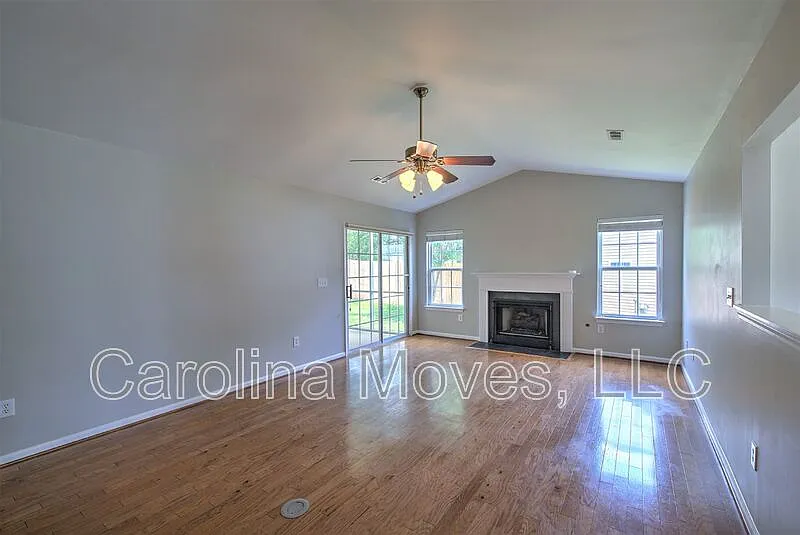 3 bed, 2.0 bath, 1608 sqft, $1,950 — Photo 4