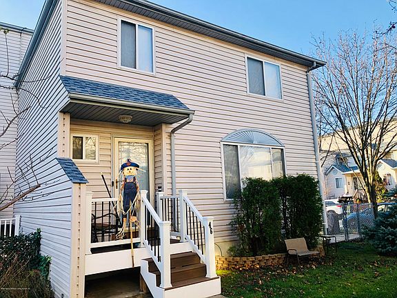3rd image of 46 Forest Ln