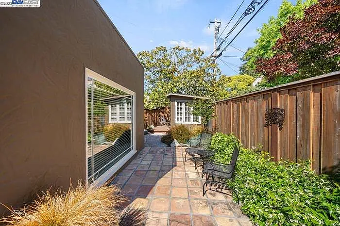 769 Vincente Ave — Photo 32