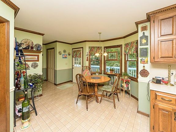 2nd image of 2568 Oak Village Pl NE