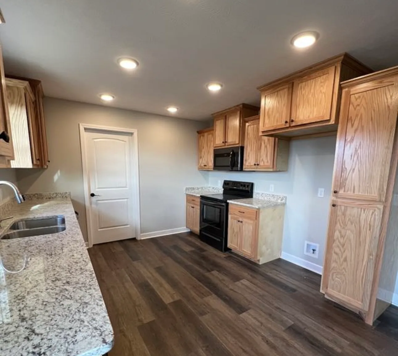 3 bed, 1900 sqft, $1,900 — Photo 3