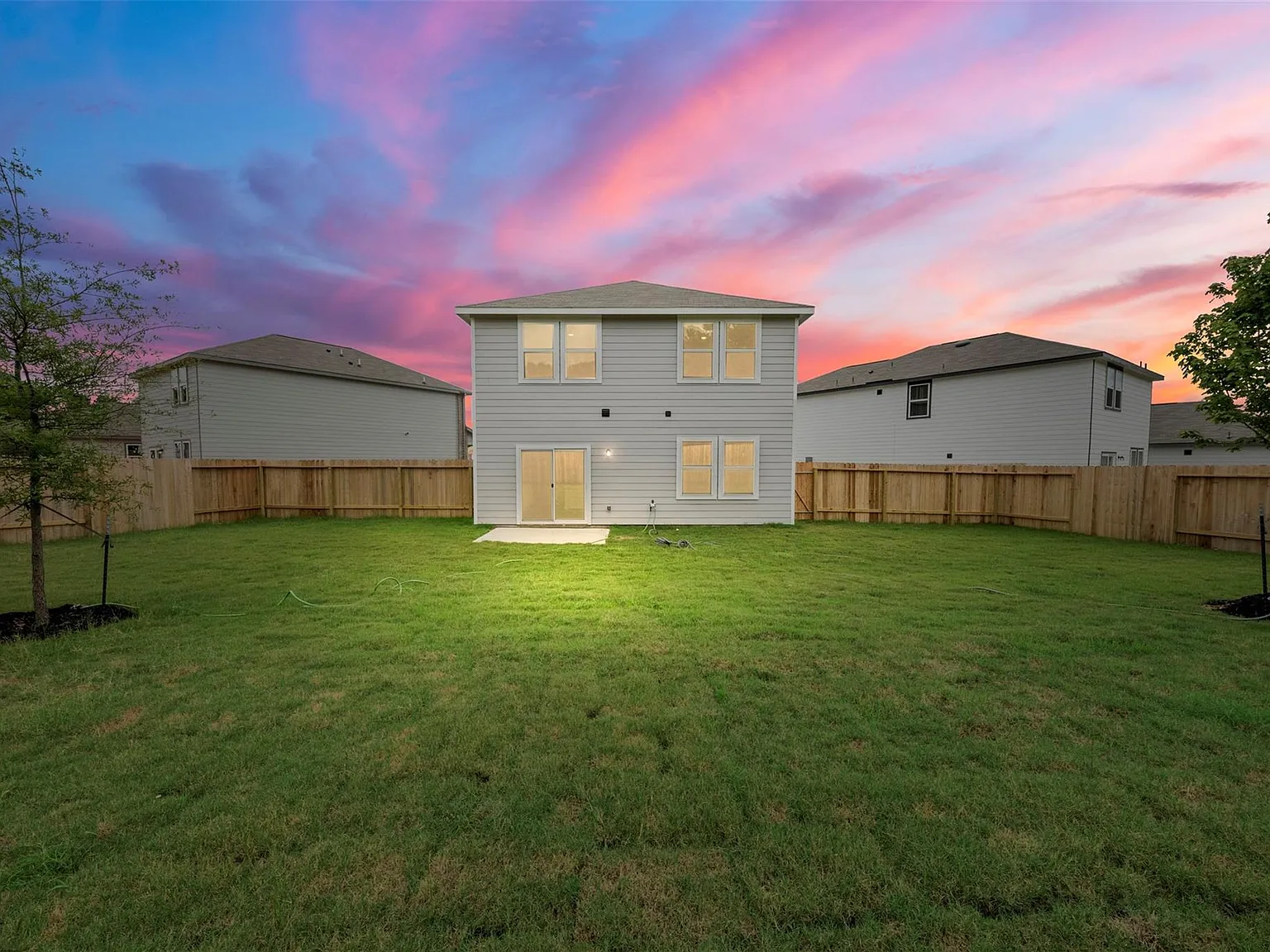 4 bed, 3.0 bath, 2260 sqft, $2,297 — Photo 2