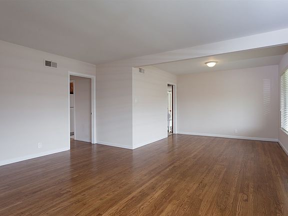 3rd image of 209 Southcliff Ave