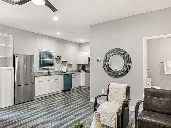4th image of 2924 N 18th St #1/2