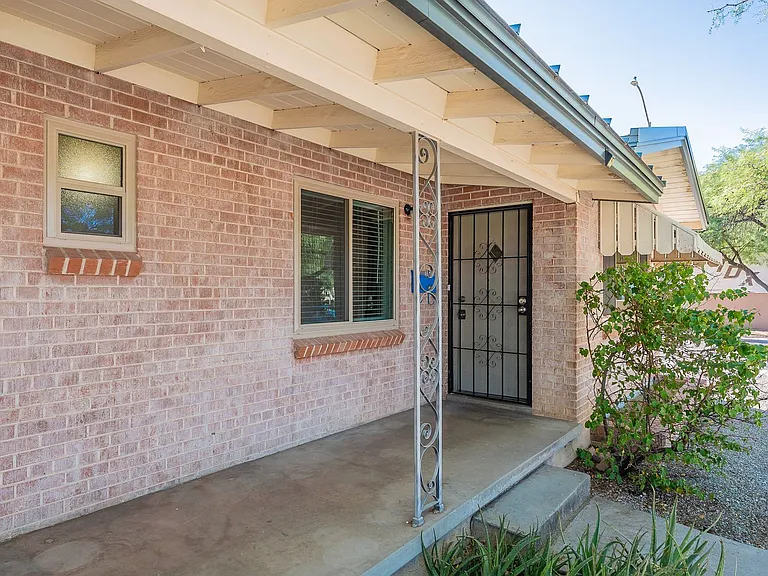 102 N Avenida Carolina — Photo 3