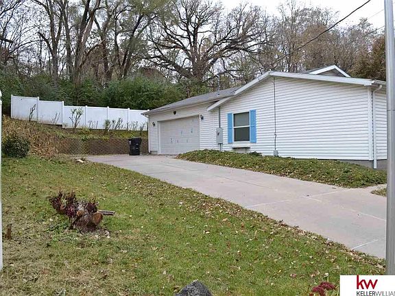 3rd image of 612 Margaret Ln