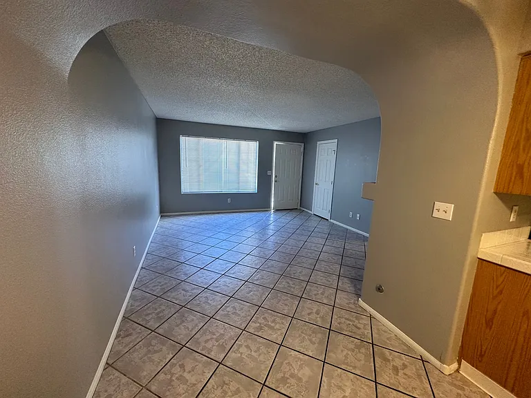 1600 N Torrey Pines Dr #102 — Photo 7