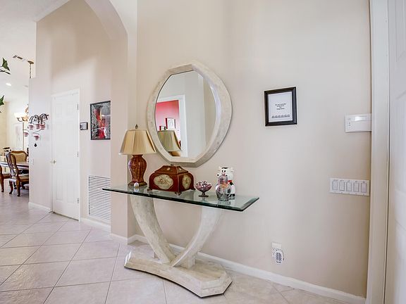 5th image of 5264 Glenville Dr