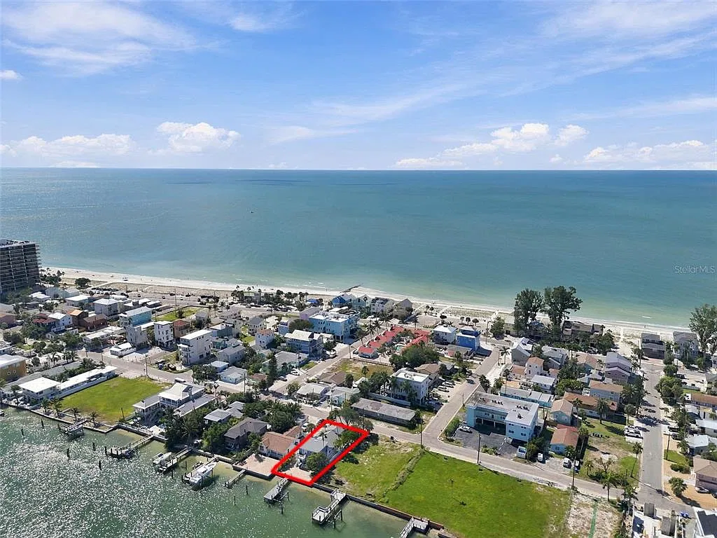 3 bed, 2.0 bath, 2000 sqft, $6,950 — Photo 3