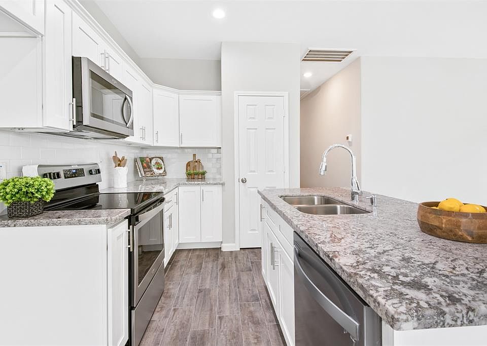 1st image of 8212 Gladstone St #B