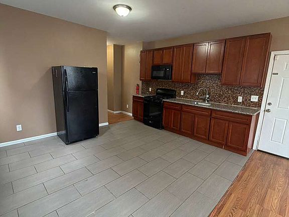 3rd image of 395 16th Ave #1L