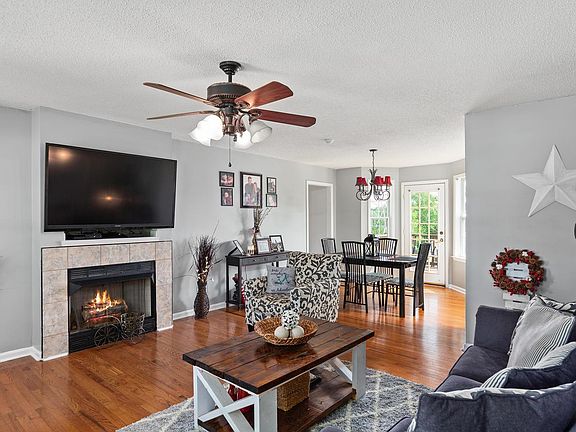 3rd image of 941 Drum Ln