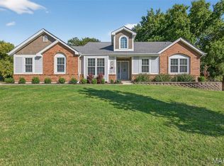 729 Redstart Dr, Ballwin, MO 63021