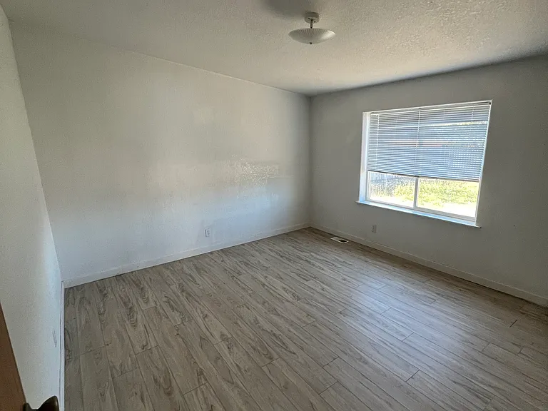 408 Alpine Dr — Photo 10