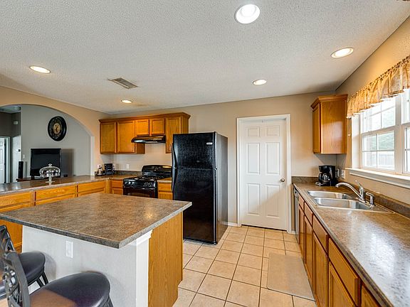 5th image of 401 Cabrillo Dr