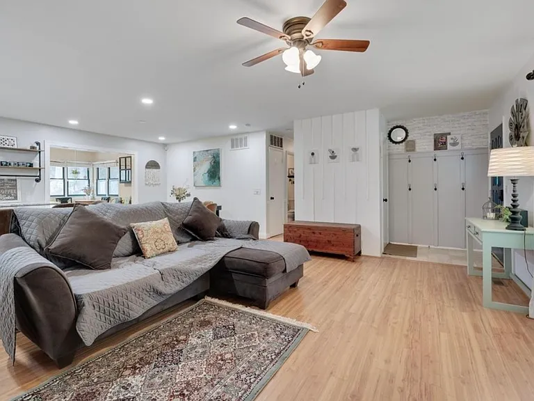 409 Northclift Dr — Photo 2