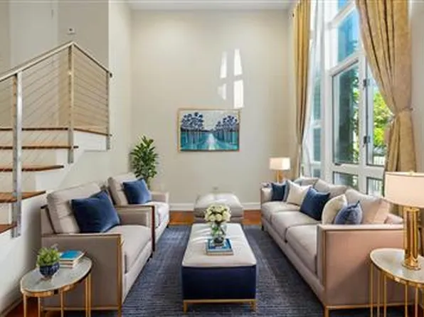 8 Fort Washington Pl #1A, Cambridge, MA 02139