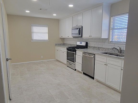 5th image of 815 E Windsor Dr