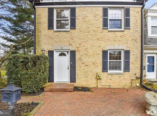 2 Fence Line Dr, Gaithersburg, MD 20878