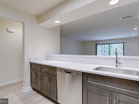 4th image of 3729B Madison Ln