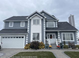 902 Capstan Dr, Forked River, NJ 08731