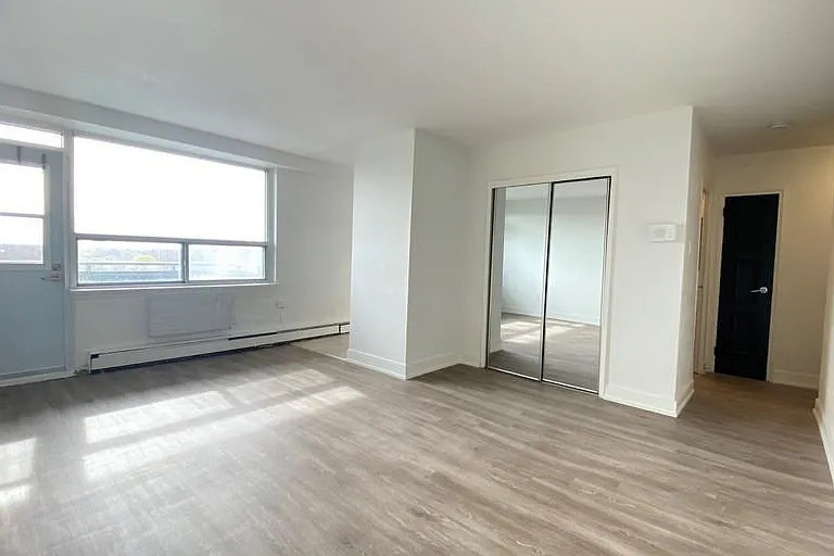 66 Spadina Rd — Photo 12
