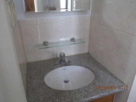 5th image of 557 17th St APT 5