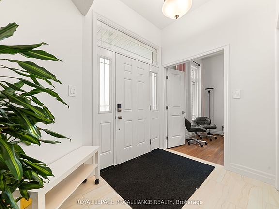 5th image of 54 Lanark Dr