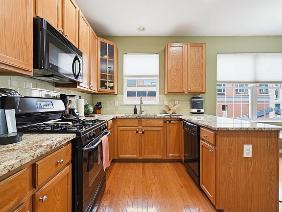 5th image of 44 Livingston St