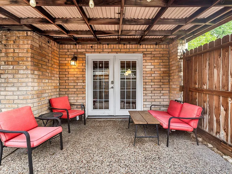 1553 W Sam Houston Pkwy S — Photo 29