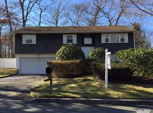 6 Commonwealth Ave, Lake Grove, NY 11755