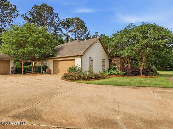 5th image of 226 Meadowlands Dr
