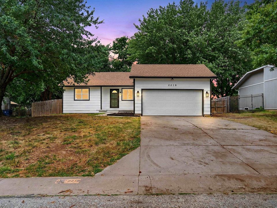 1st image of 2219 N Basswood Ct