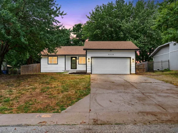 2219 N Basswood Ct, Derby, KS 67037